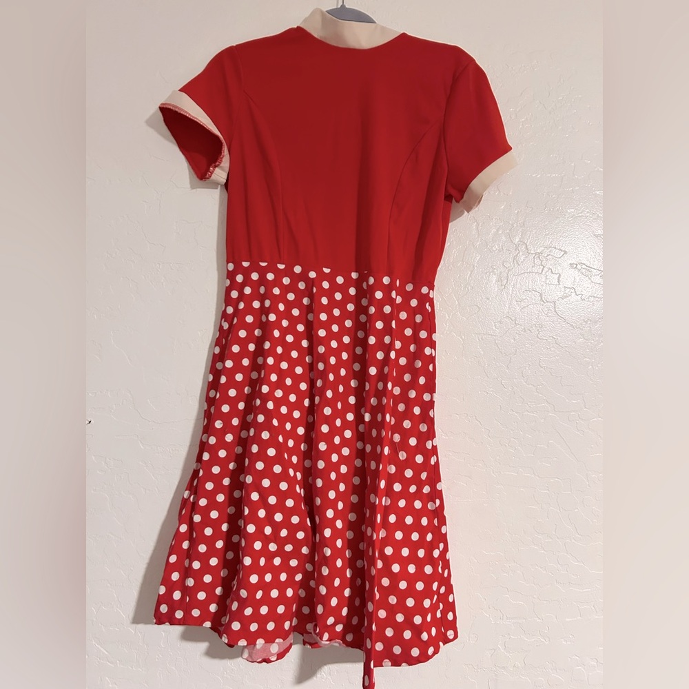 Audrey Hepburn Rockabilly
Medium 
-bust 36.5
-waist 29.7
-hip 38.5